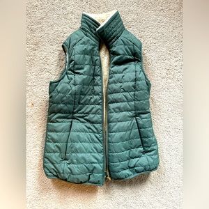 Women’s reversible insulated vest